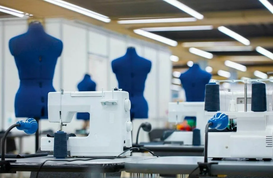  Производство собственной линии одежды на фабрике в Китае. 