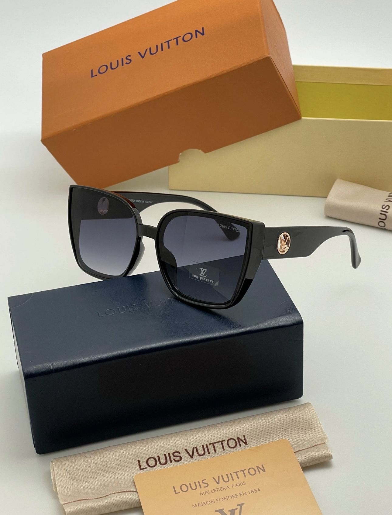 Доставка из Китая реплик солнцезащитных очков известных брендов