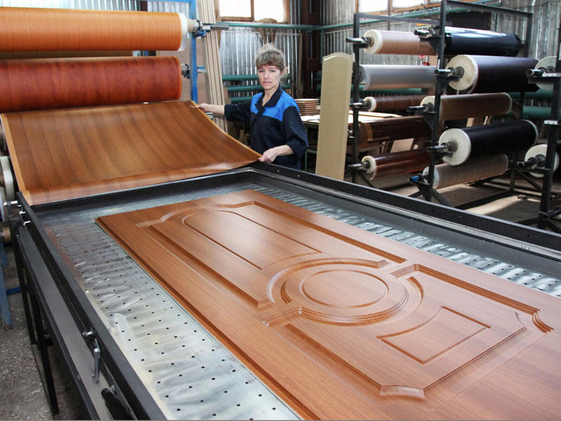 Доставка из Китая в Россию оборудования для изготовления межкомнатных дверей