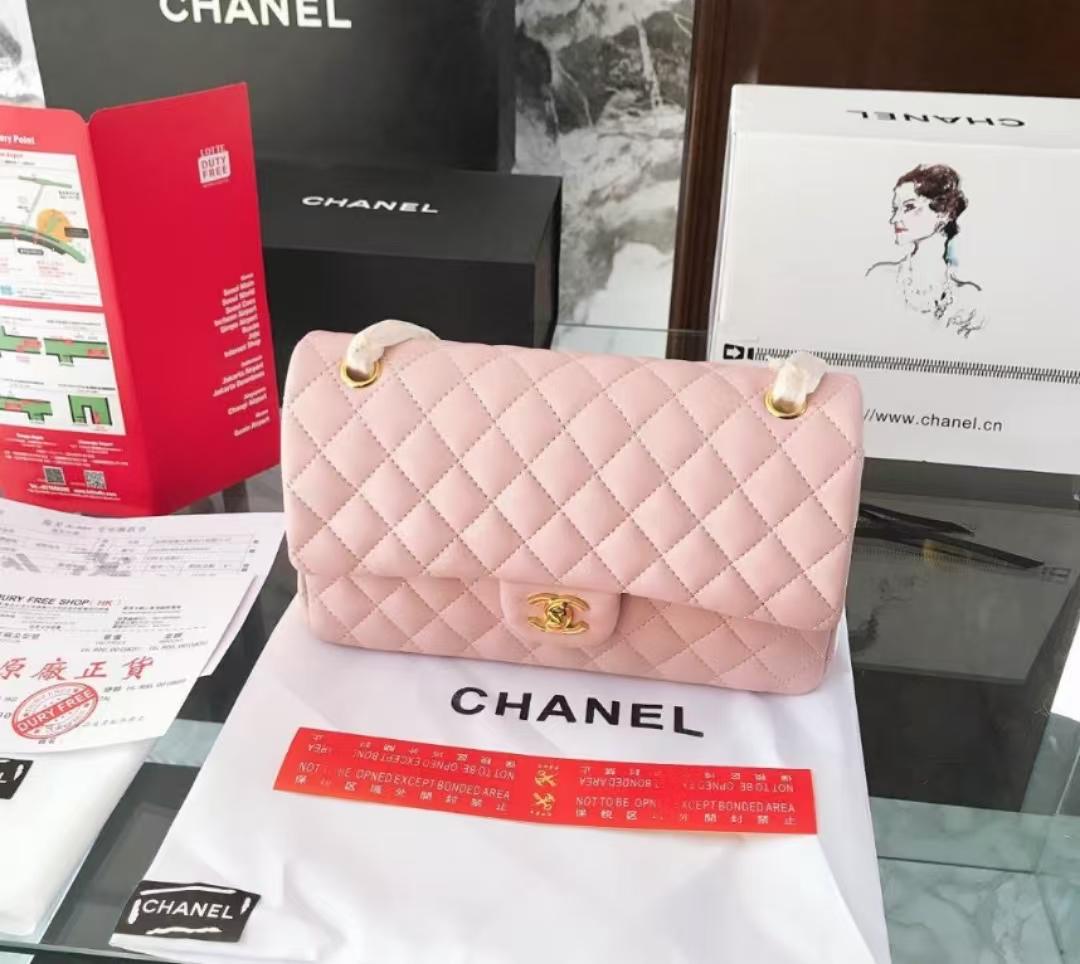 По рынкам Гуанчжоу в поиске реплики сумок известных брендов с документами из Китая.