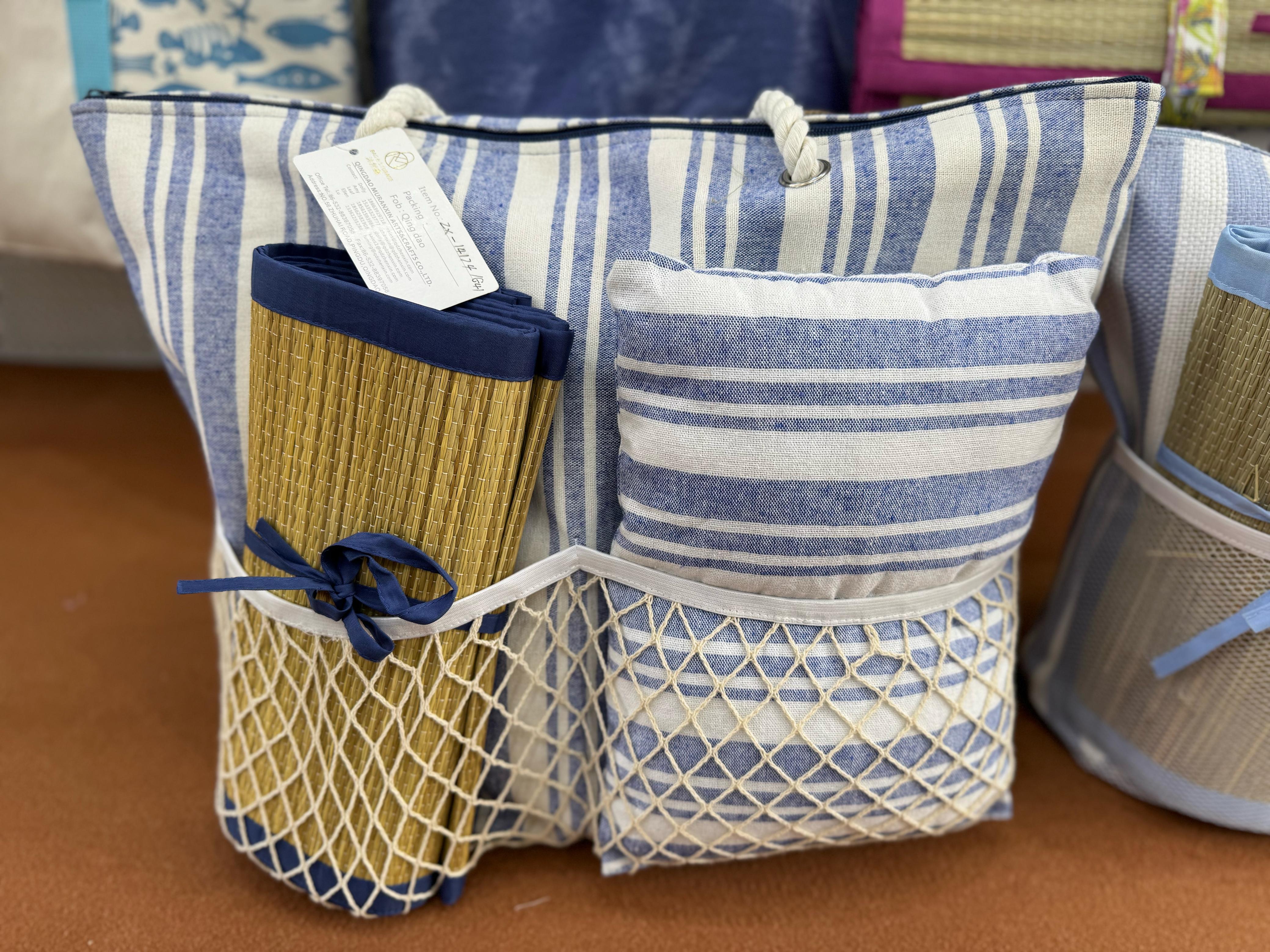 Набор для пляжа(сумка,лежак и косметичка) с доставкой из Китая