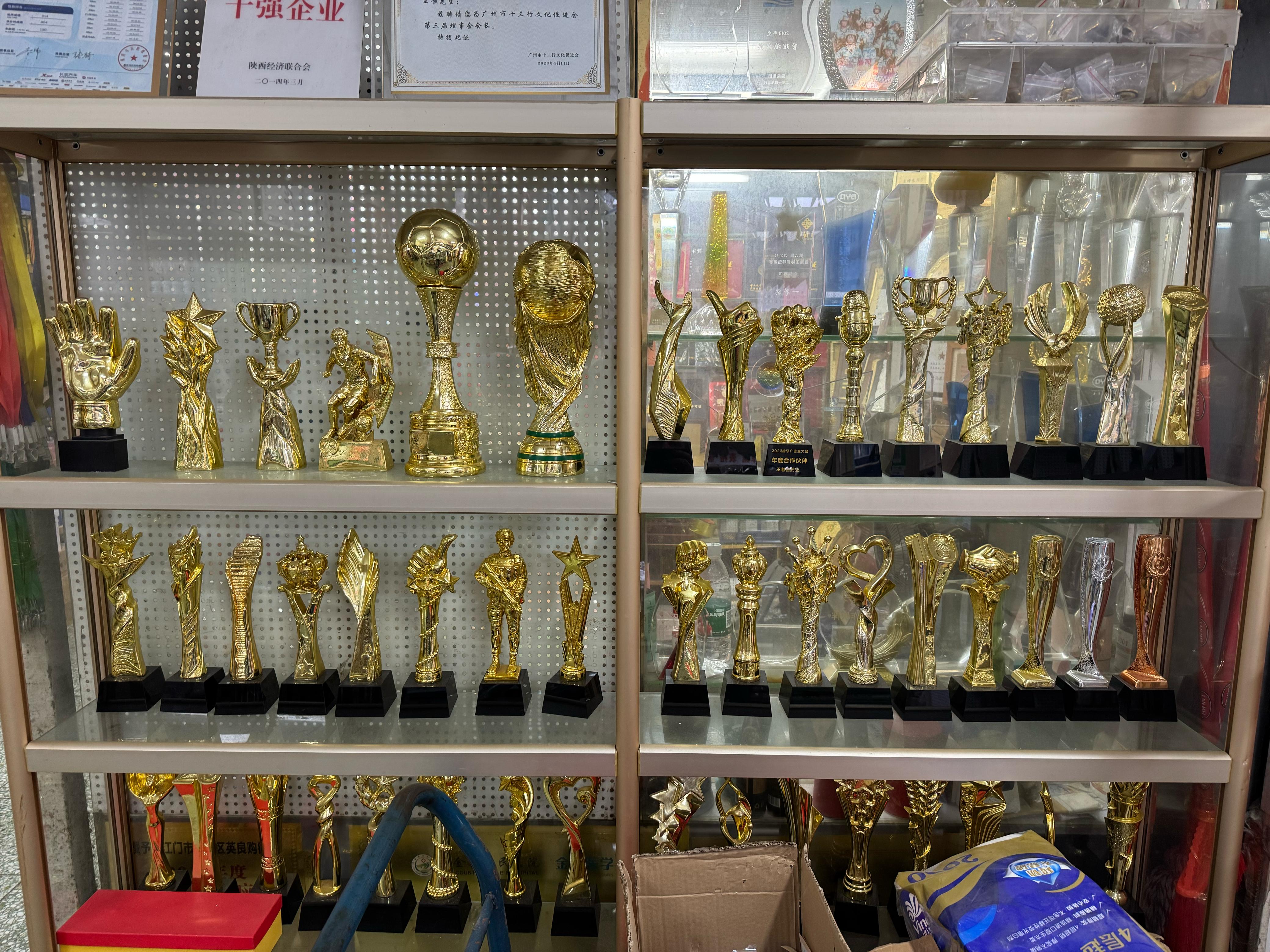 Наградные кубки и медали с доставкой из Китая в Россию