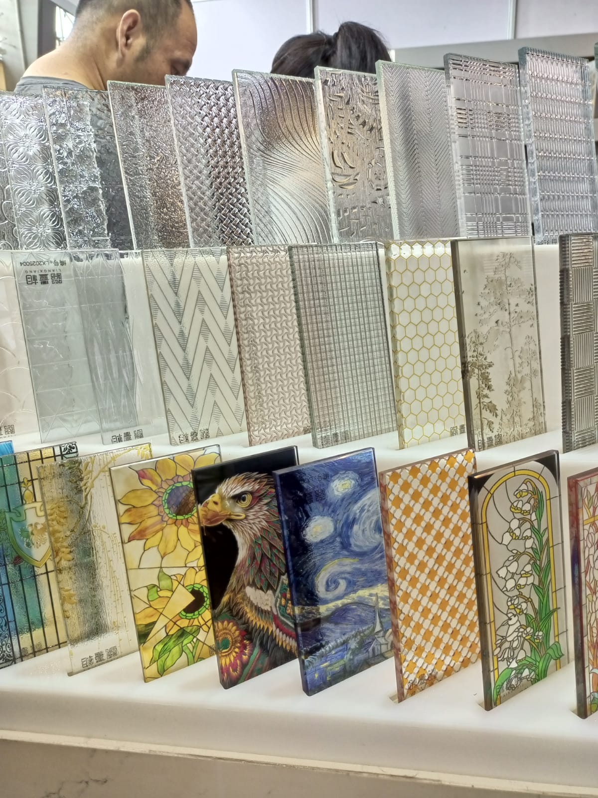 Витражные стекла в ассортименте с доставкой из Китая в Россию