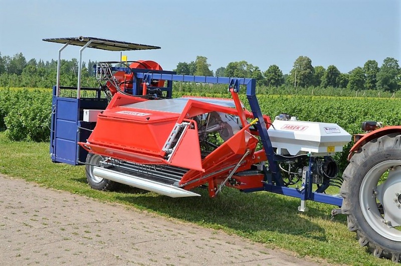 Доставка комбайна для уборки ежевики из Китая через компанию ПЭК Гуанчжоу