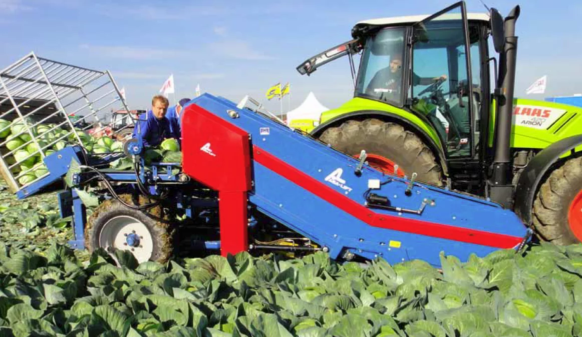 Комбайн для уборки капусты из Китая поставка с ПЭК Гуанчжоу в Россию