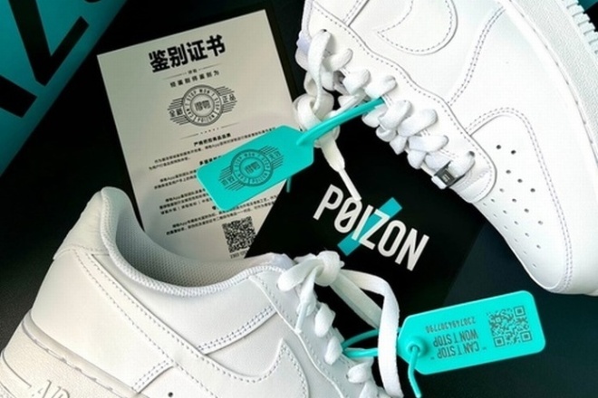 Закупка оригиналов кроссовок на сайте Poizon.