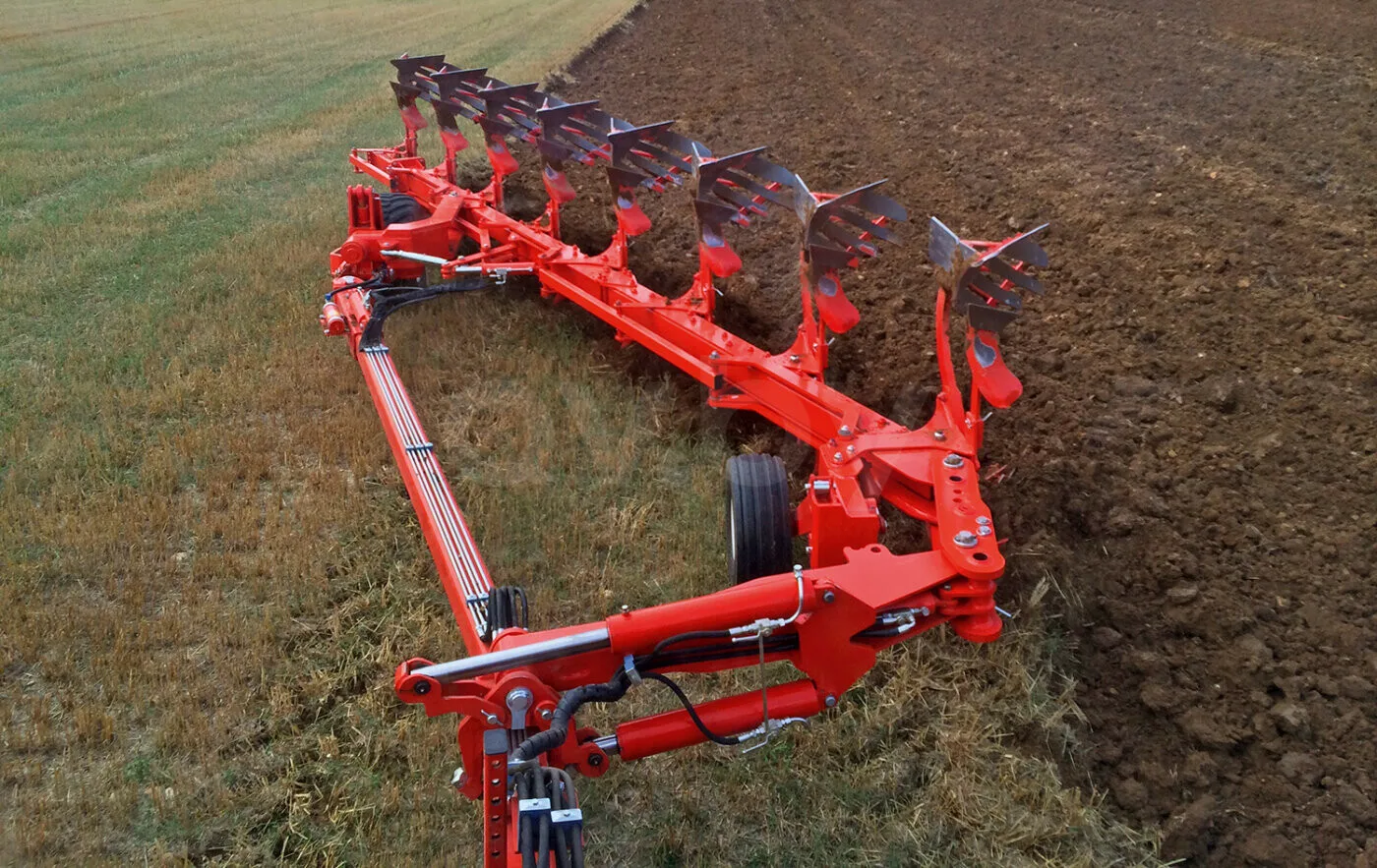 Плуг полунавесной  с рессорной защитой из Китая поставка с ПЭК Гуанчжоу в Россию