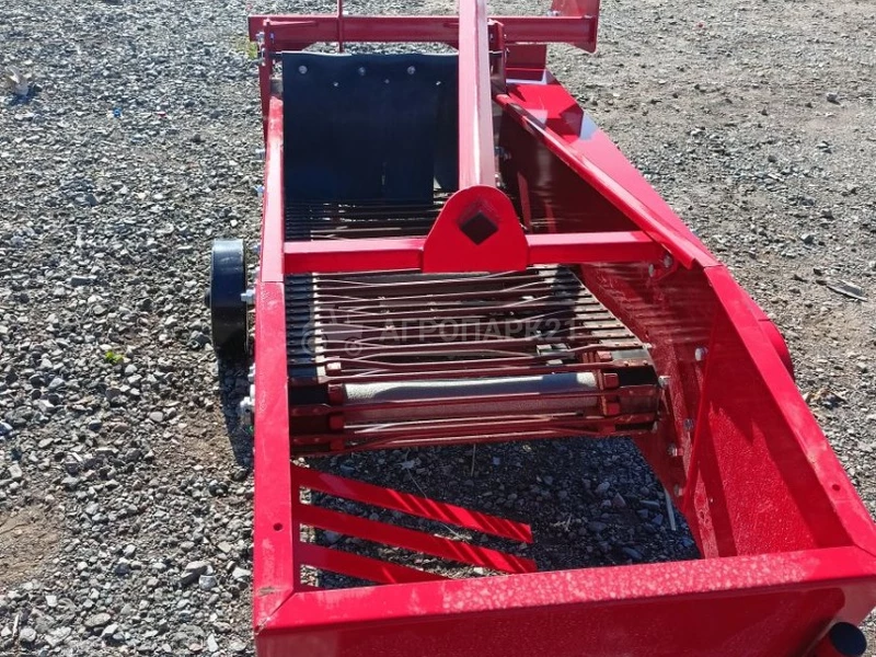 Копалка картофеля 1-рядная транспортерноленточная из Китая поставка с ПЭК Гуанчжоу в Россию.